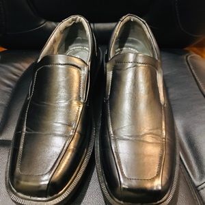 Used Black inexpensive shoes size 8W